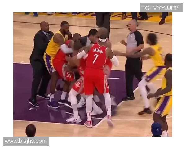 保罗与主教练发生激烈争执冲突升级 双方情绪失控场面一度失控